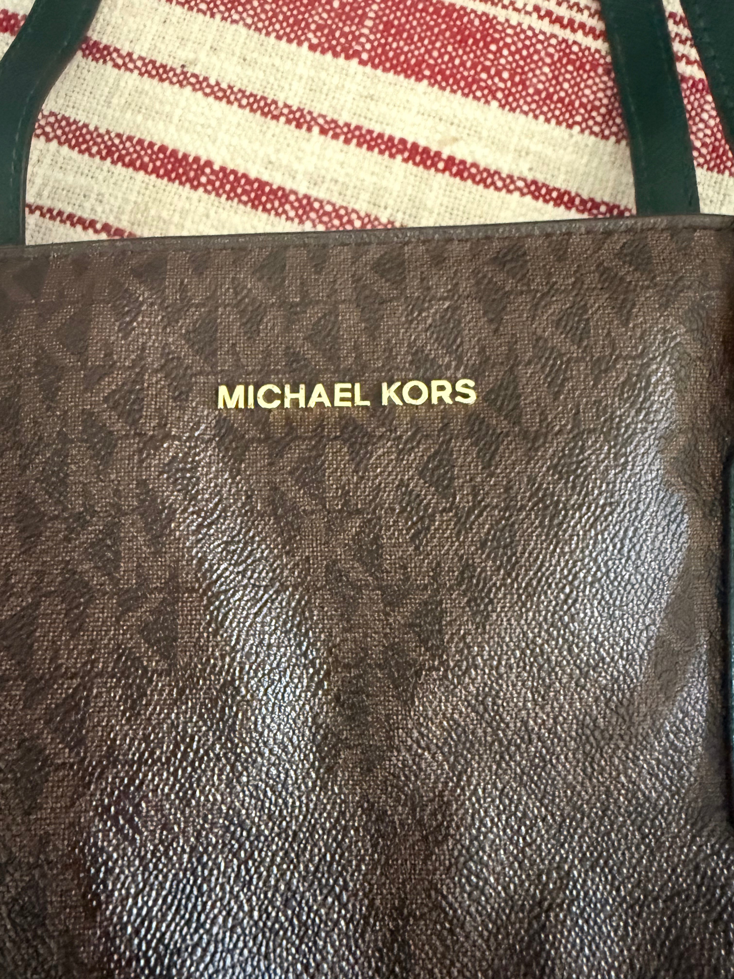 Michael Kors Voyager East West Signature Large Bag