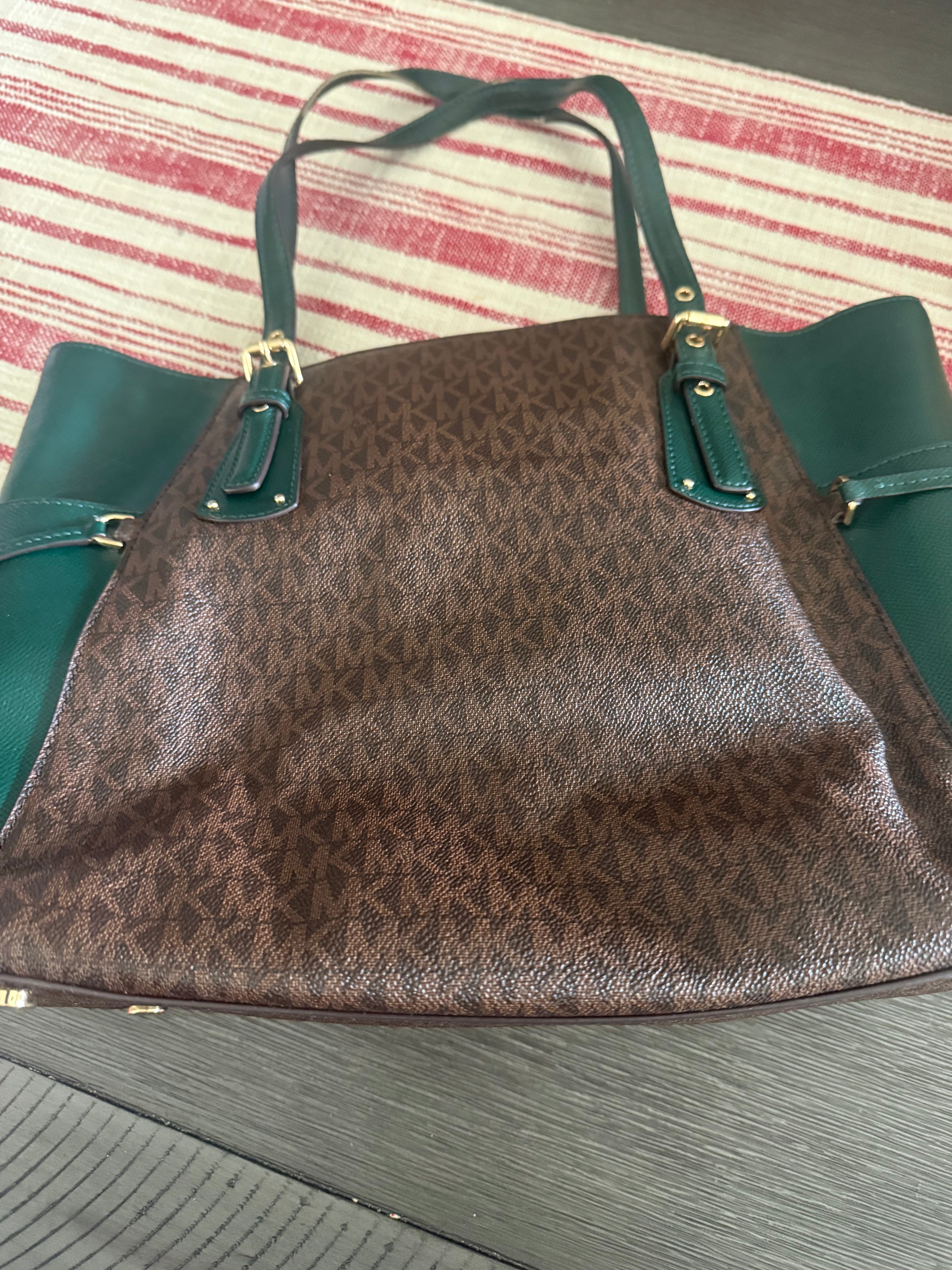 Michael Kors Voyager East West Signature Large Bag