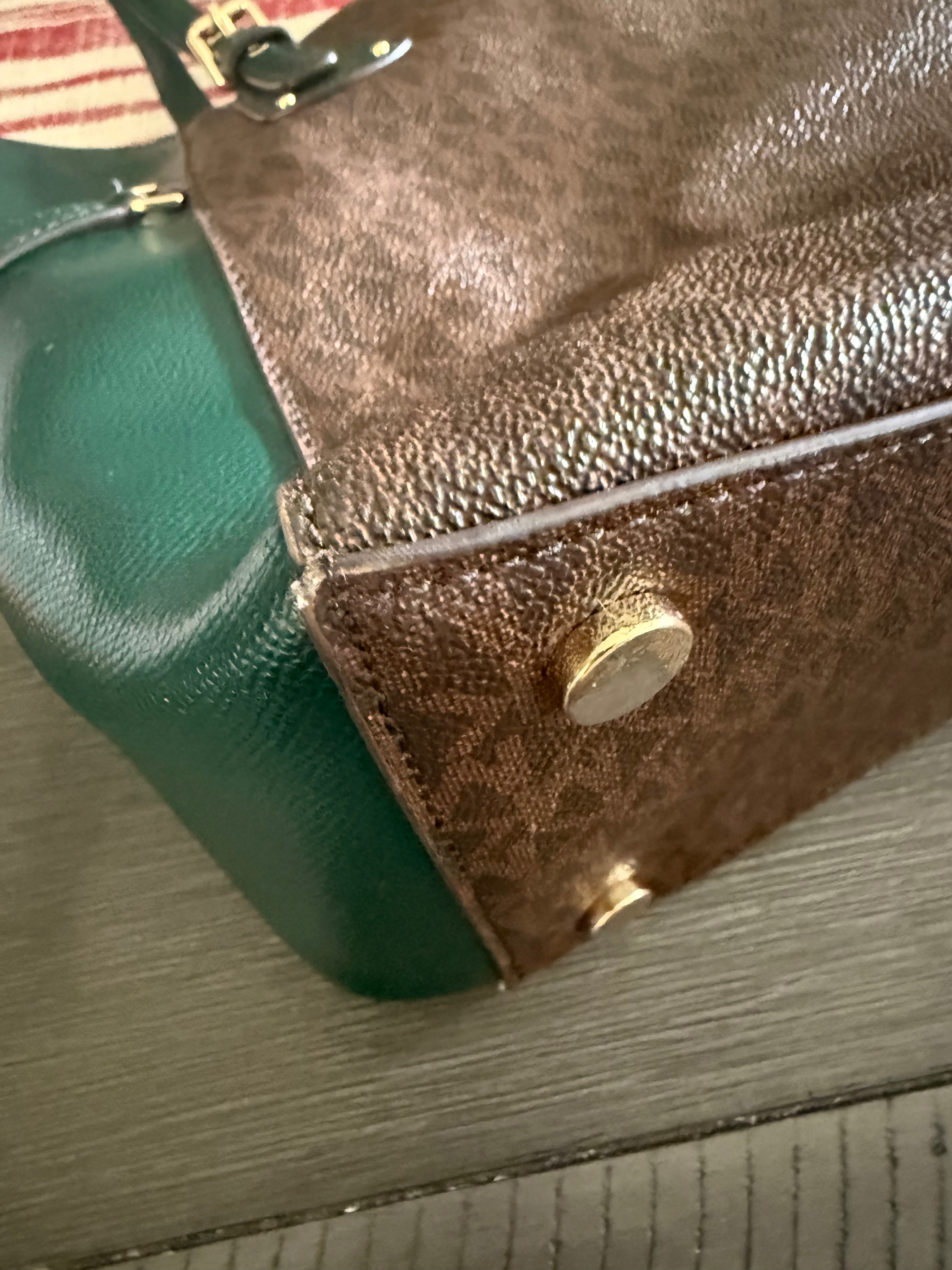 Michael Kors Voyager East West Signature Large Bag