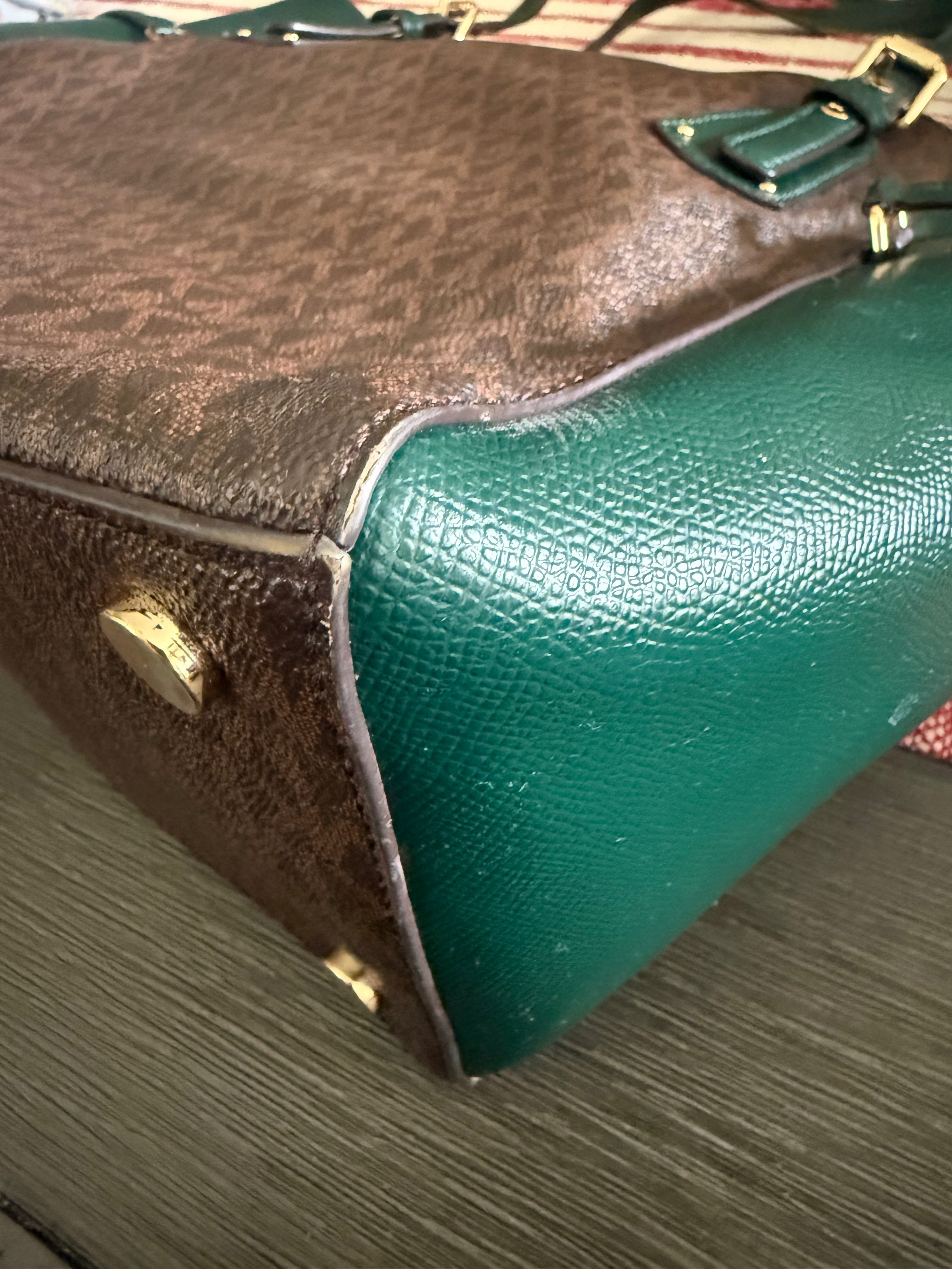 Michael Kors Voyager East West Signature Large Bag